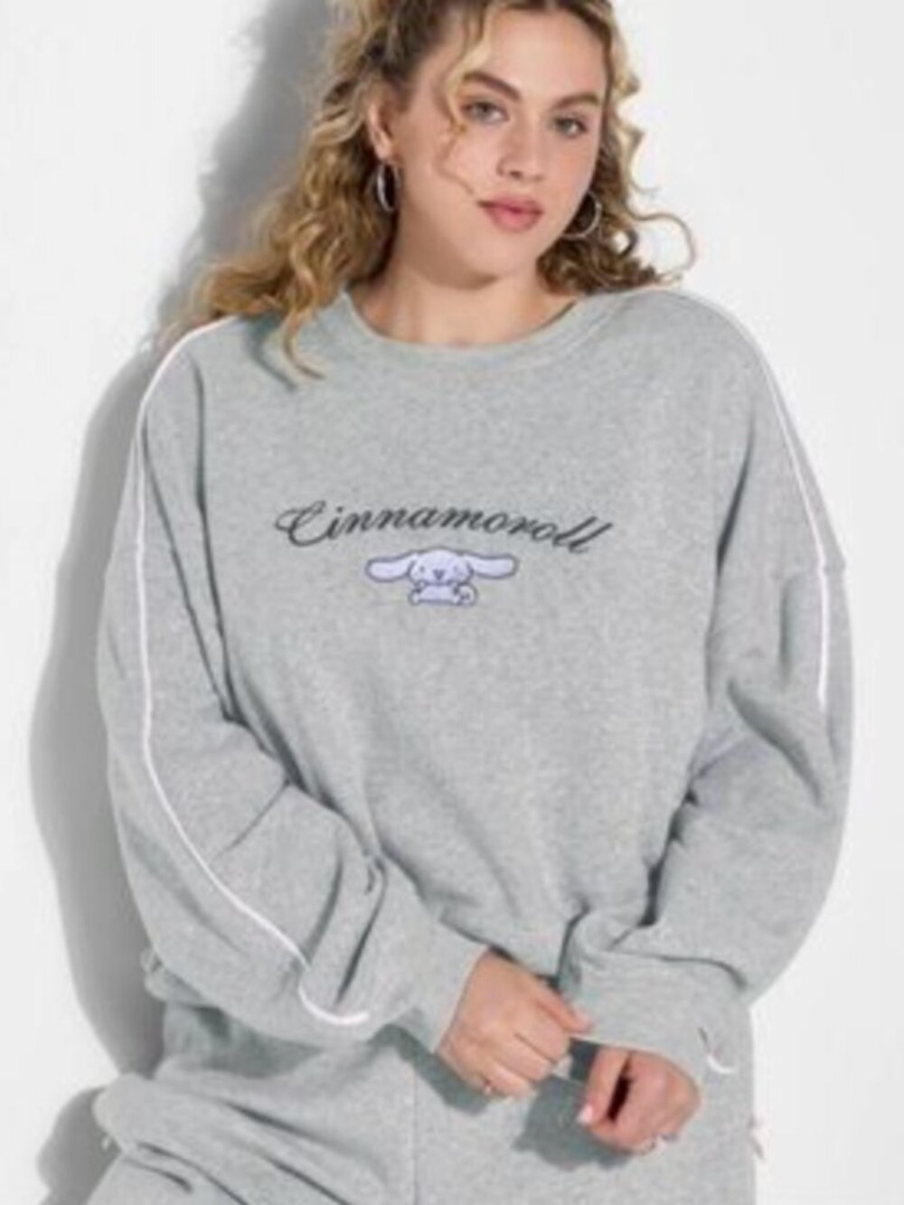NWT SANRIO Cinnamoroll Large Embroidered Bubble Hem Cropped Crewneck Sweatshirt
